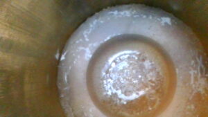 U3-040 · Combustion-chamber / piston-crown view