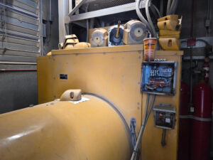 U4-006 · Generator end and controls
